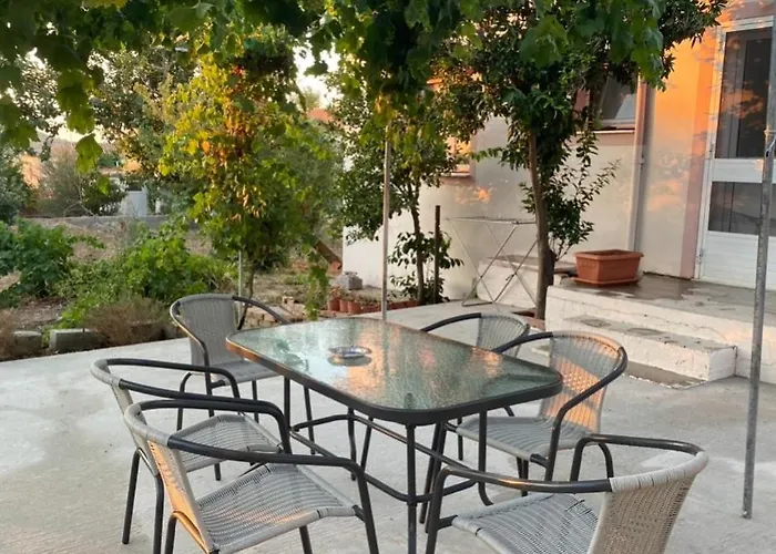 Theros Garden House