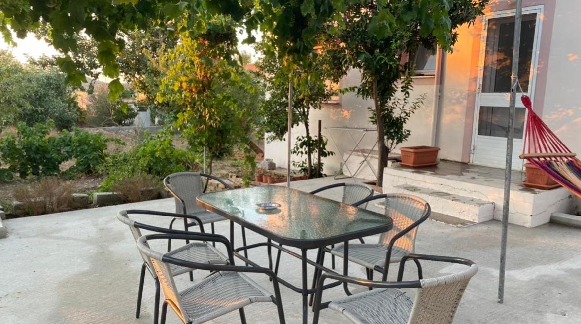 Theros Garden House Roussopoulio