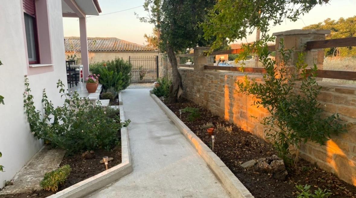 Theros Garden House Roussopoulio
